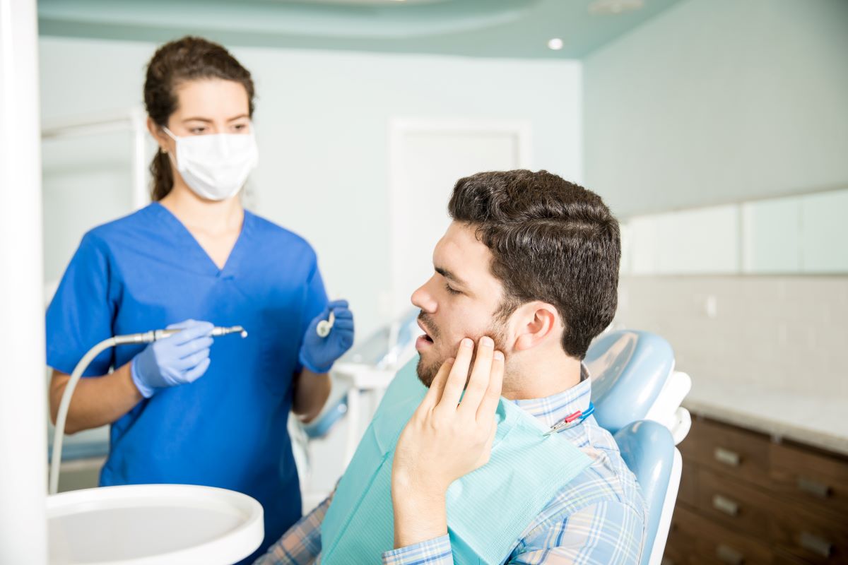 Knocked-Out or Loose Teeth at Oakville Dental